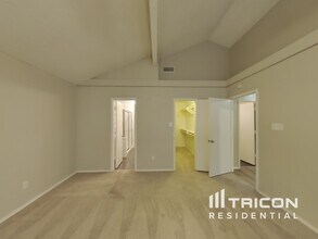 1008 W Lovers Ln in Arlington, TX - Building Photo - Building Photo