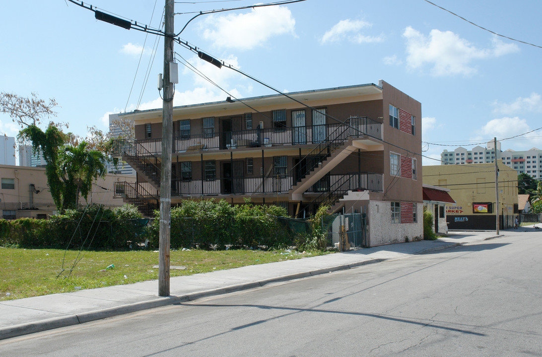 711 NW 5th Ave in Miami, FL - Building Photo