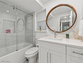 100 Forest Lakes Blvd in Naples, FL - Building Photo - Building Photo