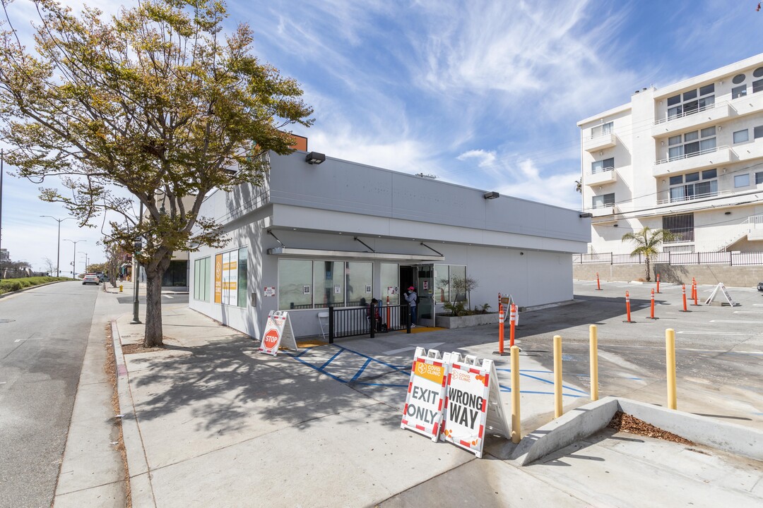 10425-10431 Santa Monica Blvd in Los Angeles, CA - Building Photo