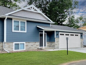 2200 Okray Ave, Unit 2825 Bria Lane in Plover, WI - Building Photo - Building Photo