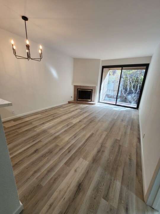 8675 Falmouth Ave, Unit 222 in Playa Del Rey, CA - Building Photo