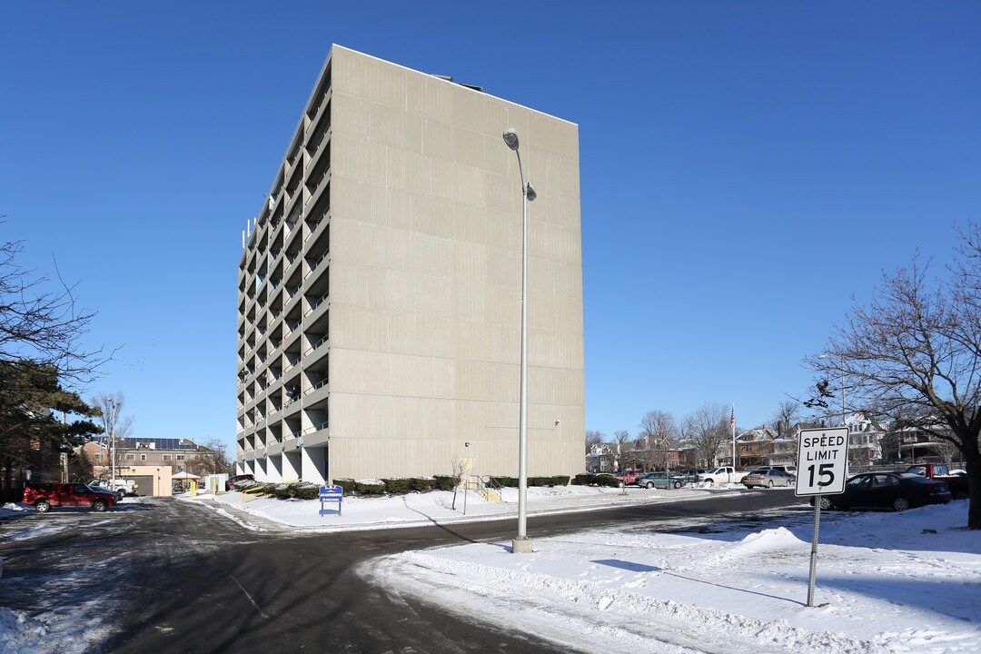 167 W Humboldt Pky in Buffalo, NY - Foto de edificio