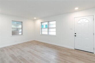 7979 Domain St in Mobile, AL - Foto de edificio - Building Photo