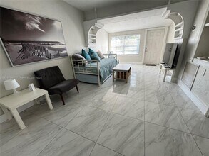 2111 Monroe Terrace in Hollywood, FL - Building Photo - Building Photo
