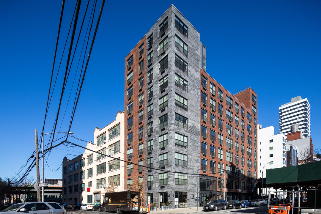 The Factory House in Long Island City, NY - Foto de edificio