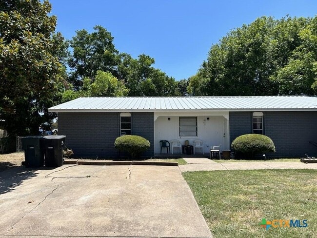 property at 1409 Calle Nogal