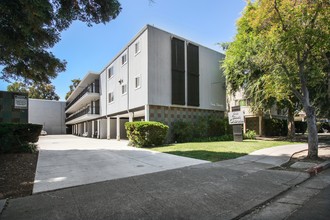 1548 Hudson St in Redwood City, CA - Building Photo - Building Photo