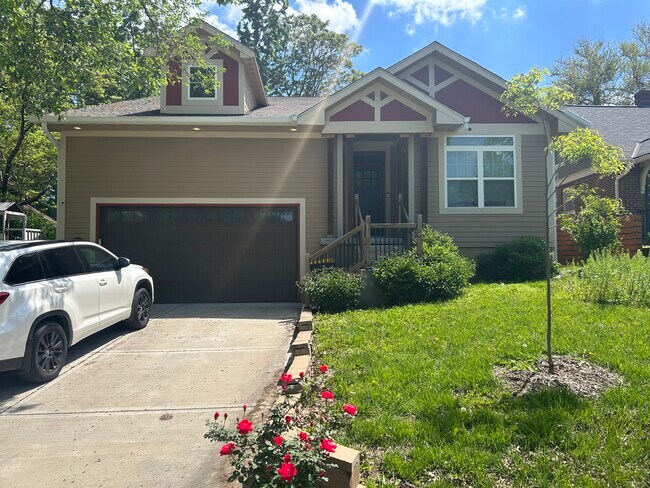 5837 Rockhill Rd in Kansas City, MO - Building Photo - Building Photo