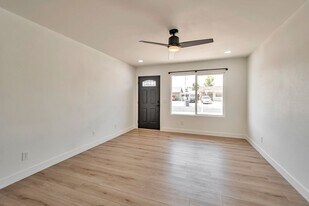 906 W Colgate Dr in Tempe, AZ - Building Photo