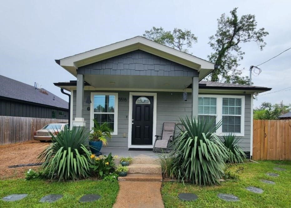 5516 Chapman St in Houston, TX - Building Photo