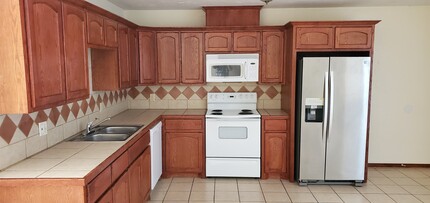 2000 Circle Dr in Mission, TX - Building Photo - Building Photo