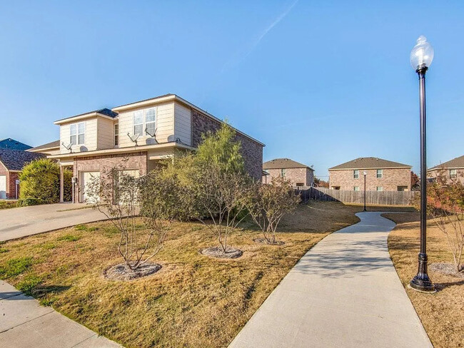 830 Parkplace Rdg in Princeton, TX - Foto de edificio - Building Photo