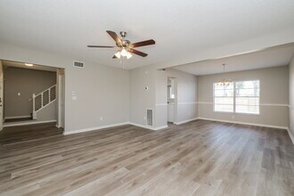 12526 Cardiff Dr in Tampa, FL - Foto de edificio - Building Photo