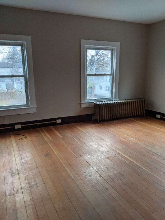 152 W Seneca St-Unit -4 in Oswego, NY - Building Photo