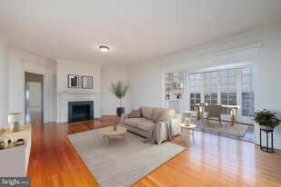 100 W University Pkwy in Baltimore, MD - Building Photo