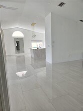 19640 NW 87th Pl in Hialeah, FL - Building Photo - Building Photo
