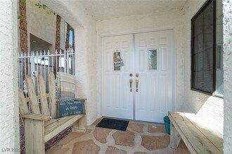8744 Captains Pl in Las Vegas, NV - Building Photo - Building Photo