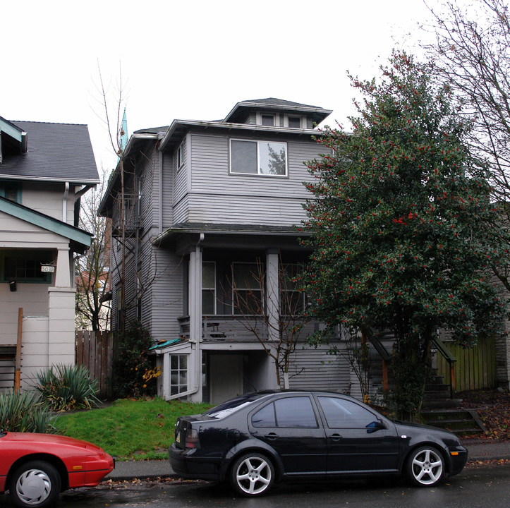 5043 11th Ave NE in Seattle, WA - Building Photo