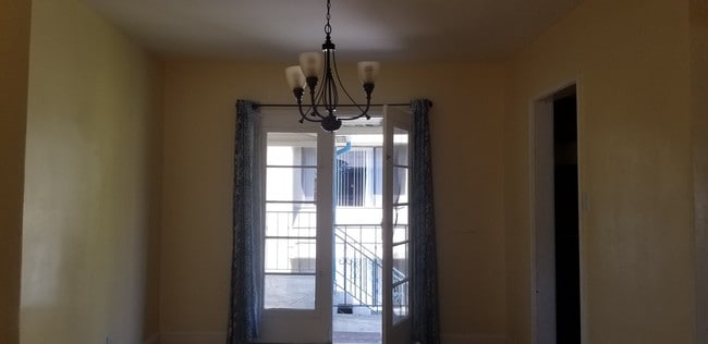1033 E Glenoaks Blvd, Unit 1033 1-2 in Glendale, CA - Building Photo - Building Photo