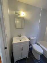 4864 Madison Rd, Unit #3 in Cincinnati, OH - Foto de edificio - Building Photo