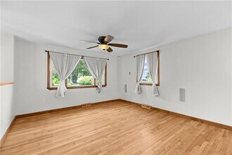 25 Harris Dr in Tiverton, RI - Building Photo - Building Photo