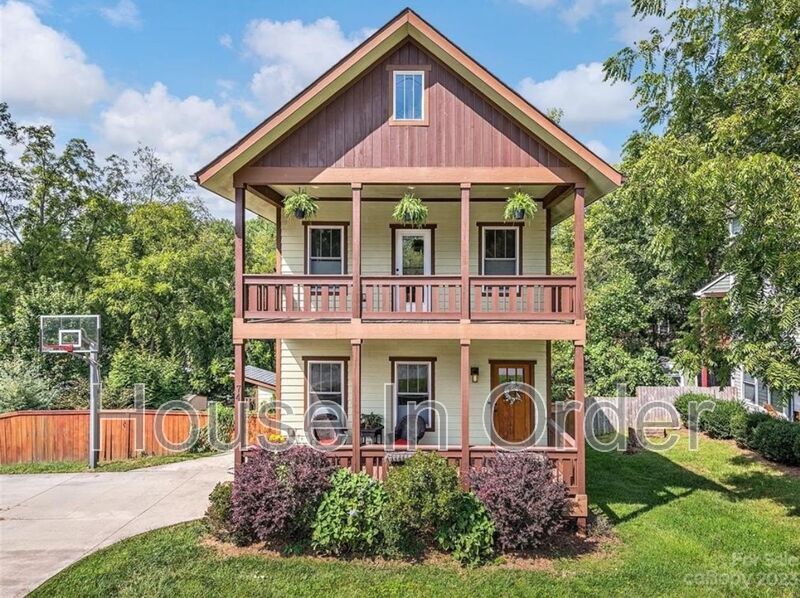 74 Barnard Ave in Asheville, NC - Foto de edificio