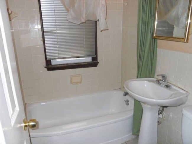 property at 4904 Xerxes Ave N