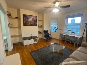 122 Day St, Unit 3 in Boston, MA - Foto de edificio - Building Photo