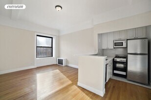 57 W 75th St in New York, NY - Building Photo