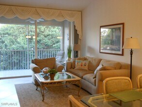 332 Bradstrom Cir in Naples, FL - Building Photo - Building Photo
