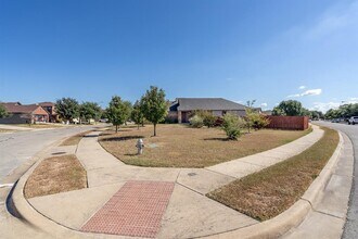 807 Big Sur Trail in Taylor, TX - Building Photo - Building Photo