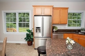 4 Elaine Cir in Hudson, MA - Building Photo - Building Photo