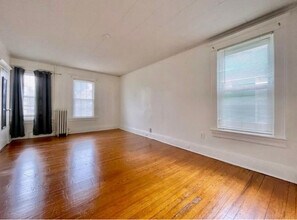 163 Glenwood Ave in Jersey City, NJ - Building Photo - Building Photo