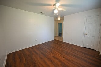105 N Wilson St in Boyd, TX - Building Photo - Building Photo