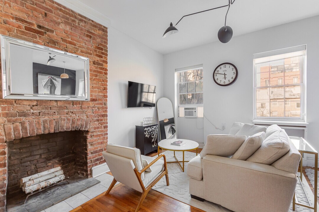 333 W 11th St in New York, NY - Building Photo
