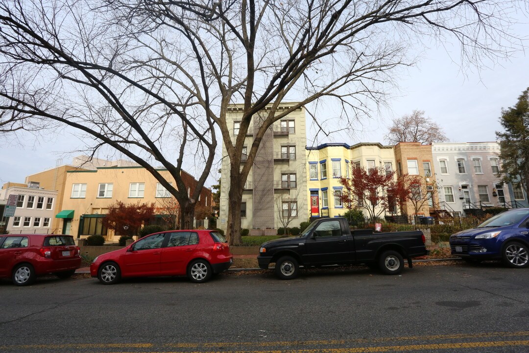 116 N Carolina Ave SE in Washington, DC - Building Photo