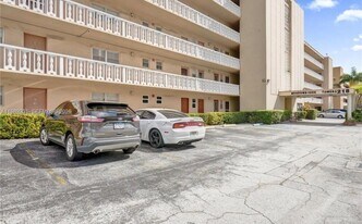 218 NE 12th Ave in Hallandale Beach, FL - Building Photo