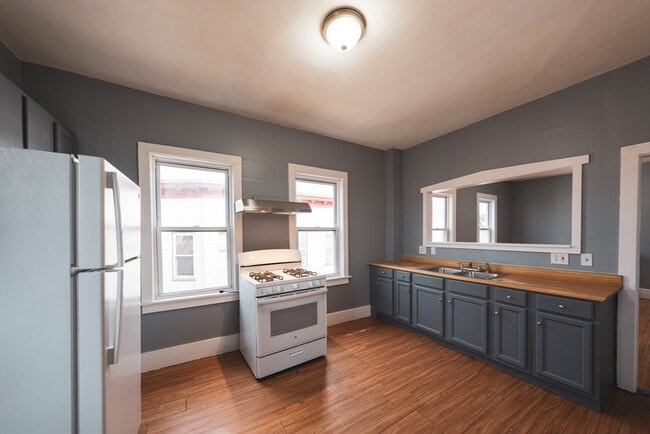 130 Shurtleff St in Chelsea, MA - Building Photo - Building Photo