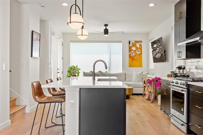 property at 4404 Mt Vernon Dr