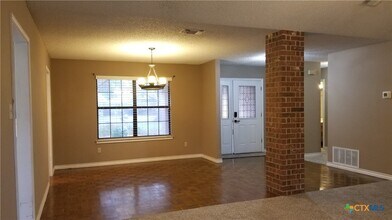 329 Paisano St in New Braunfels, TX - Building Photo - Building Photo