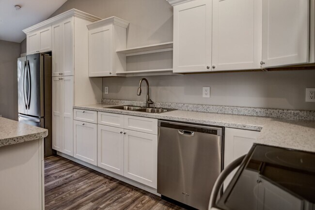 1617 Charleston Dr in New Richmond, WI - Building Photo - Building Photo