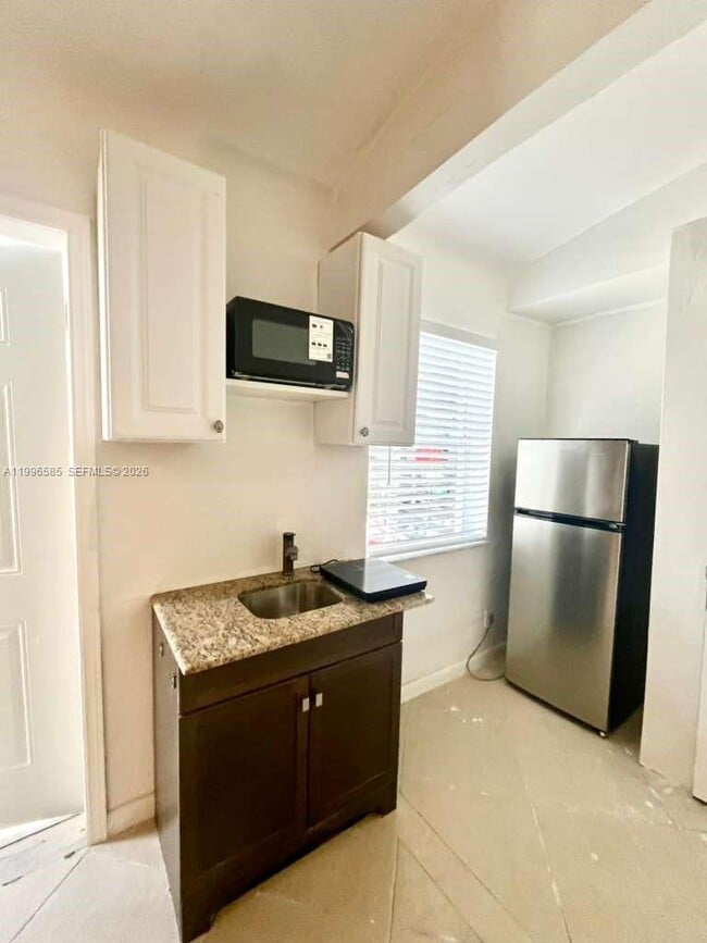 1815 NE 174th St in North Miami Beach, FL - Building Photo - Building Photo