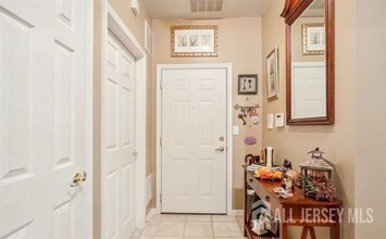 110 Kyle Way in Ewing Township, NJ - Building Photo - Building Photo