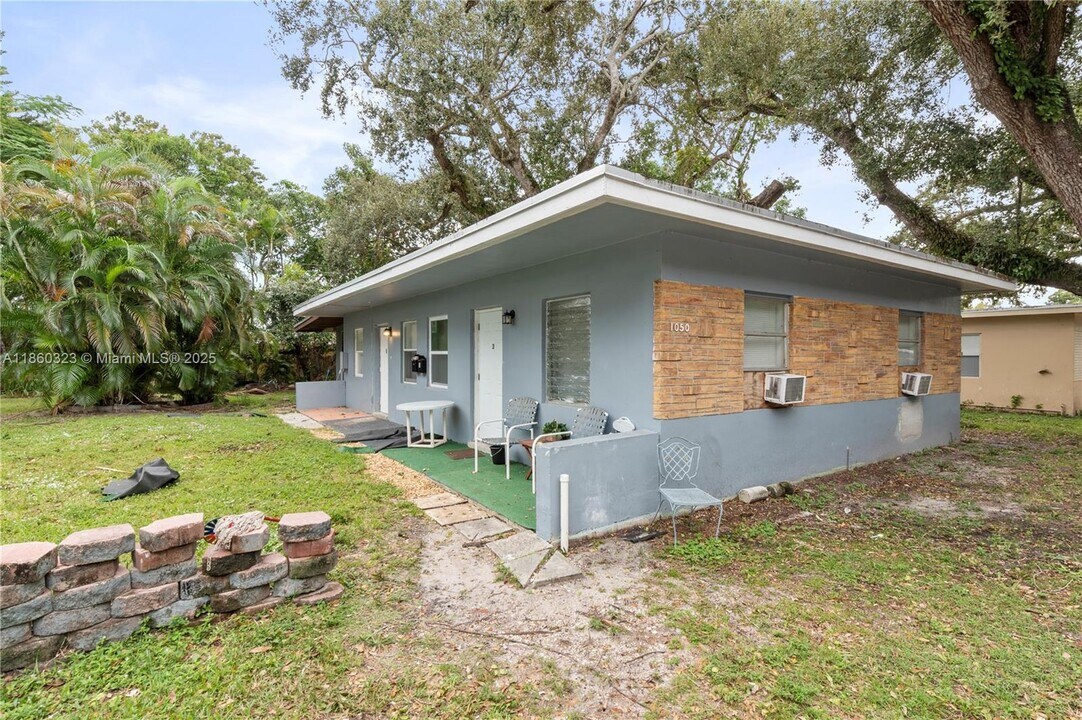1040 SW 28th St in Fort Lauderdale, FL - Building Photo