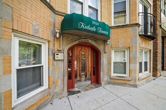 3918 N Kedvale Ave, Unit GS in Chicago, IL - Building Photo - Building Photo