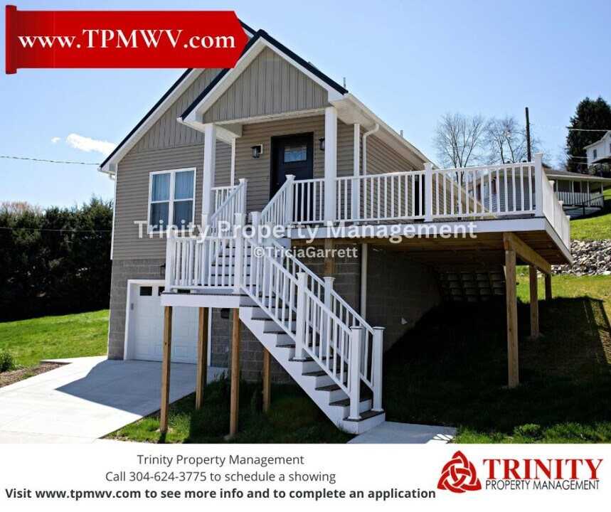 110 Edison St in Nutter Fort, WV - Building Photo