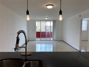 403 NW 68th Ave, Unit 502 in Plantation, FL - Building Photo - Building Photo