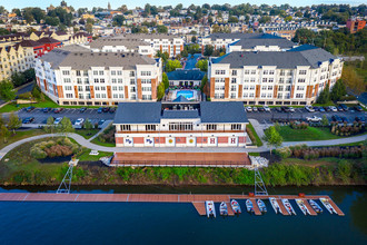 Riverwalk in Conshohocken, PA - Foto de edificio - Building Photo