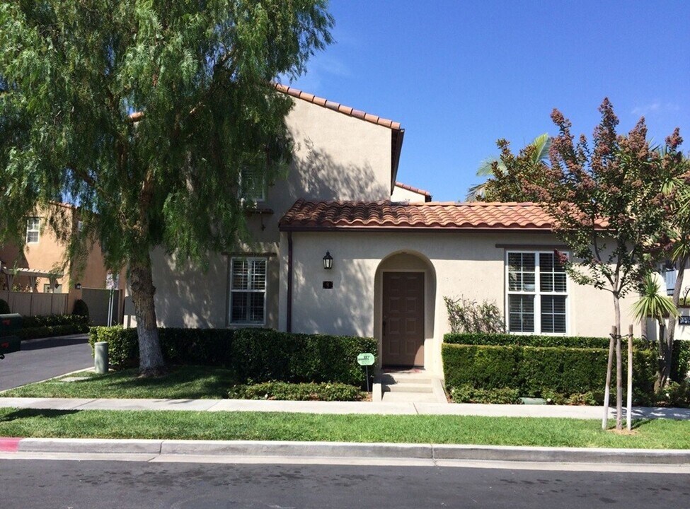 9 Alevera in Irvine, CA - Building Photo